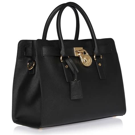 famosas con bolso michael kors negro|Los bolsos más deseados del momento .